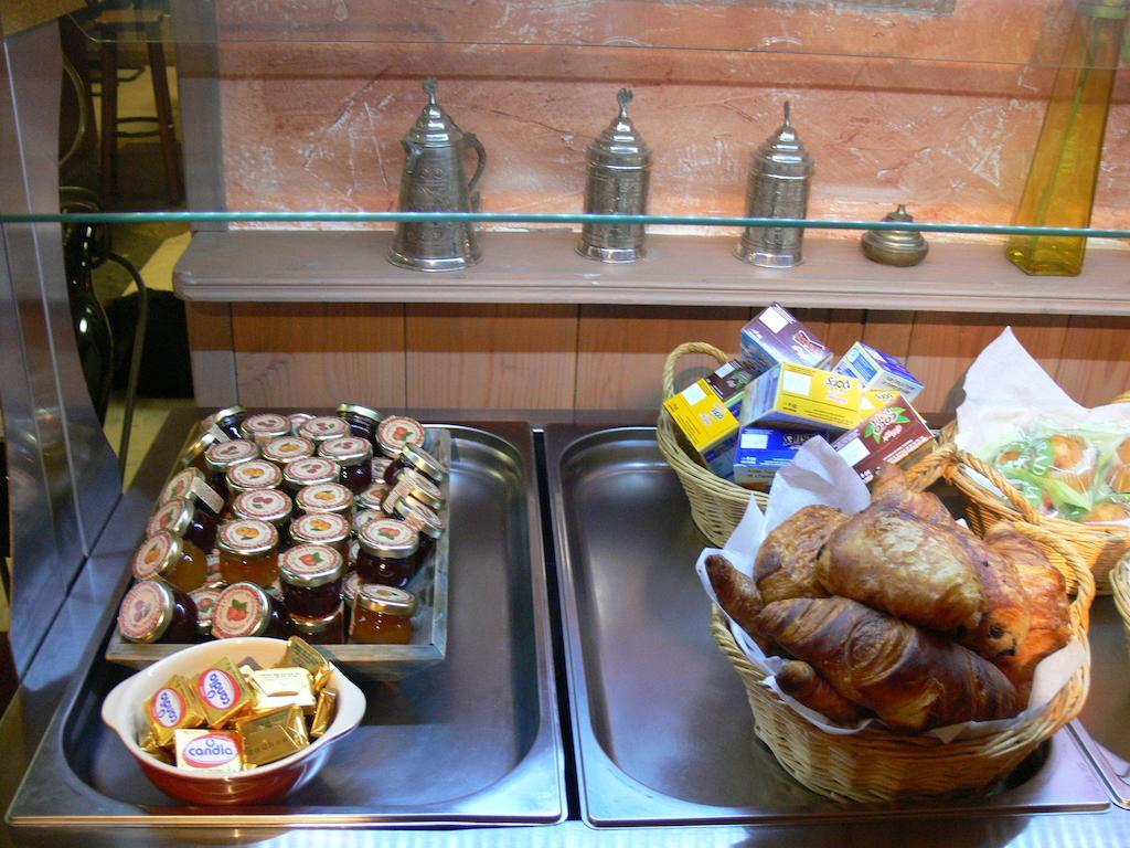 Hotel Le Saint Julien Zewnętrze zdjęcie